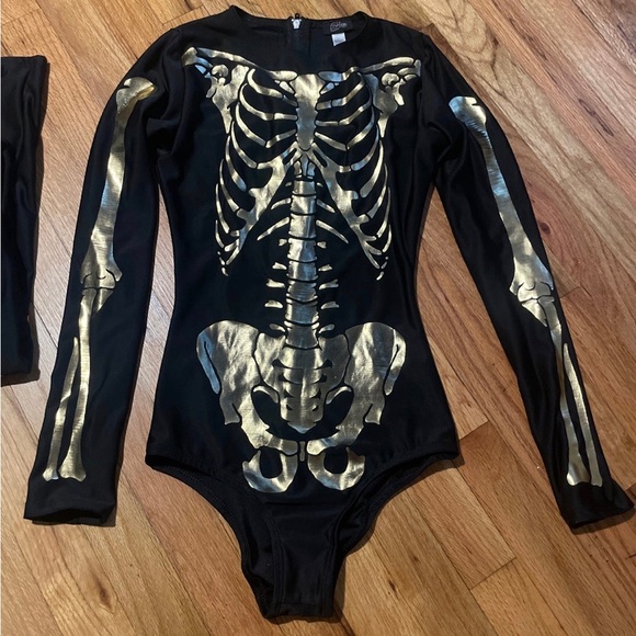 Bad to the Bone gold costume - Picture 7 of 16